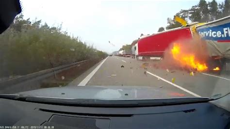 Magdeburg Horror Video Von A Lkw Rast Fast Ungebremst In Stau Ende