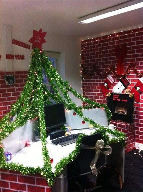 Decoraciones navideñas que salieron del corazón de un Godinez Office