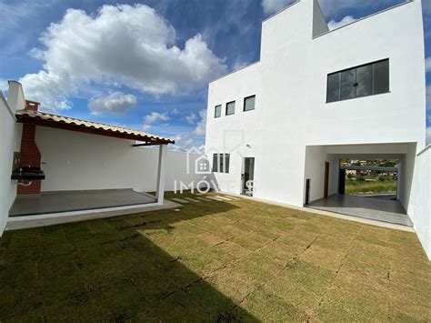 Casa à venda em BARBACENA MG 3 quartos sendo 1 suíte e 1 closet