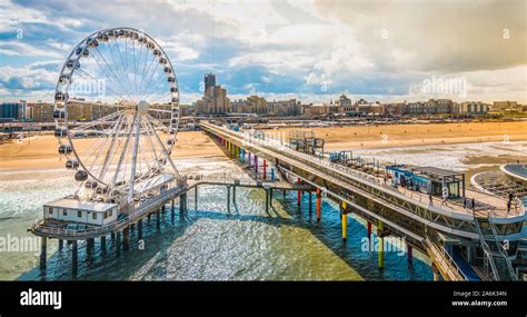 Scheveningen Den Haag Niederlande Riesenrad Und Pier Am Strand