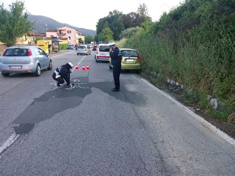 Grave Donna Travolta Da Un Auto