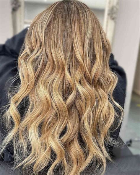 23 Sweetest Honey Blonde Balayage Hair Color Ideas