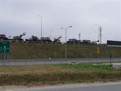 Ogromne utrudnienia podczas protestu rolników Zablokowane pasy do