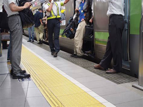 9乗車率200であっても ―おなじみのルーティン― 「東京人」観察学会 写真と映像で語る「東京」の社会学 後藤範章 研究室