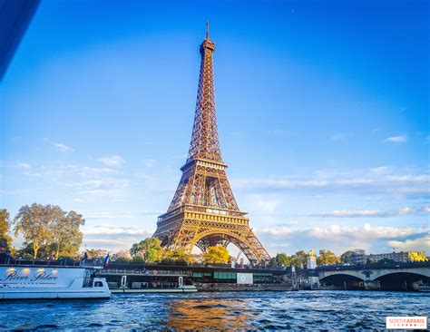 Een Luciferdoosje Eiffeltoren Neemt Zijn Intrek In Beaugrenelle Voor