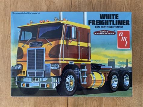 Vintage Amt White Freightliner Dual Truck 125 Model Kit For Parts