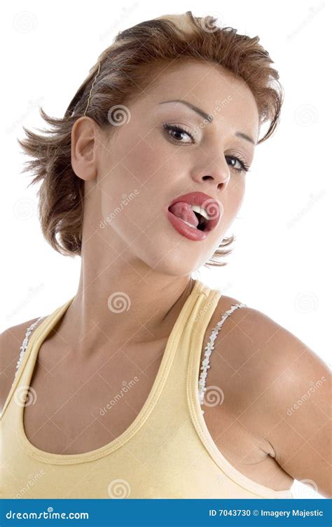 Reizvolle Frau Die Ihre Lippen Leckt Stockfoto Bild Von Person Modern 7043730