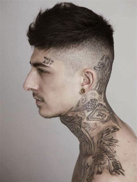 Tatuajes en el cuello para hombres Ideas y fotografías