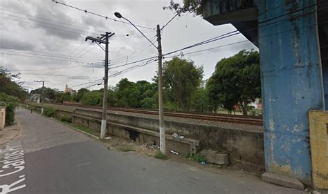 Polícia afirma que homem atropelado por trem já estava morto antes do