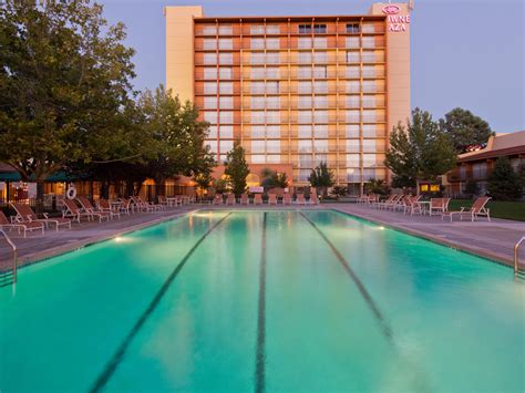 Hotel in Albuquerque, NM | Albuquerque Hotel | Crowne Plaza