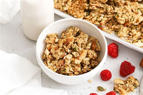 Easy Homemade Cinnamon Raisin Granola (Gluten-Free!)