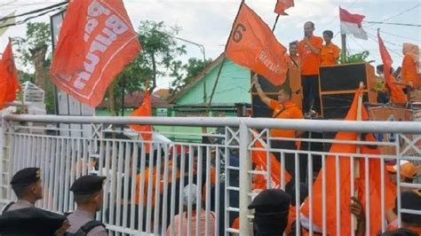 Rekapitulasi Suara Pemilu Di Sidoarjo Diwarnai Aksi Unjuk Rasa