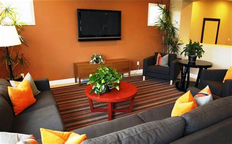 Kombinasi Warna Cat Ruang Tamu Sempit Kuning Dan Orange Living Room