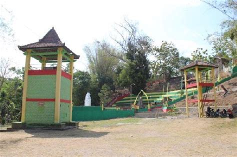 Ziarah Di Makam Ki Ageng Gribig Penyebar Agama Islam Di Jatinom