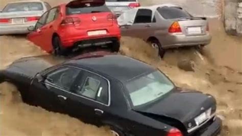 Saudi Arabia Flash Floods Hit Mecca As People Told To Expect More Rain Middle East Eye