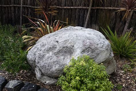 Using Boulders In The Residential Landscape