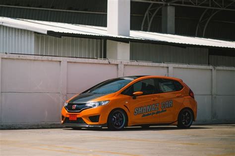 Modifikasi Honda Jazz GK5 Tampil Mencolok Simpan Tenaga Beringas