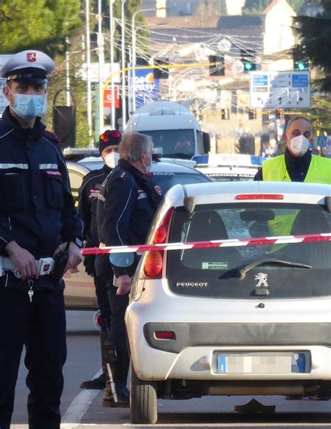 Esce Di Casa Muore Travolto Da Unauto I Suoi Sentono Lo Schianto Il