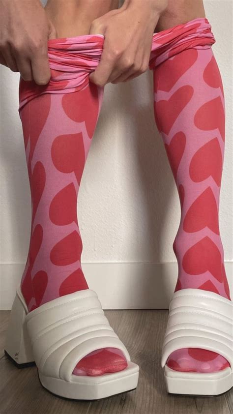 Pin By Sara On Salvataggi Rapidi Sock Boots Outfit Pink Tights