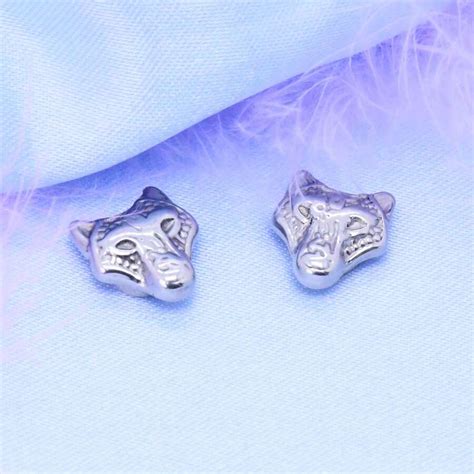 Aretes de púas con diseño de lobo punk para hombres y mujeres de acero