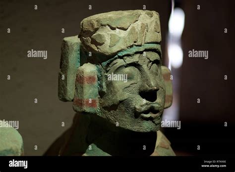 Chac mool sculpture hi-res stock photography and images - Alamy