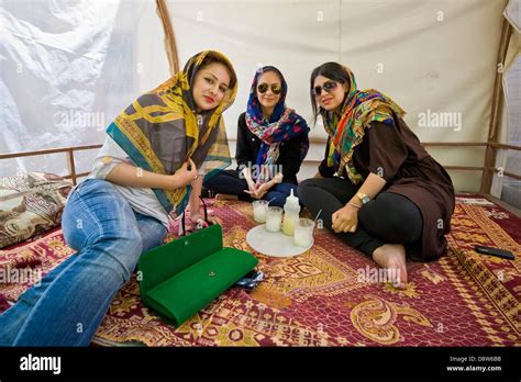 Iran Shiraz Iranian Women Stock Photo 57102175 Alamy