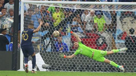 Dibu Martínez Le Dedica Un Minuto De Silencio A Kylian Mbappé