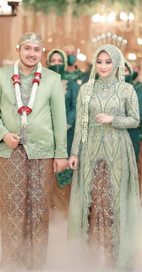 Pin By Warninah Ofik On Foto Pengantin Green Wedding Dresses Sage