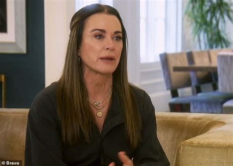 Real Housewives Of Beverly Hills Kyle Richards Cries After News Breaks