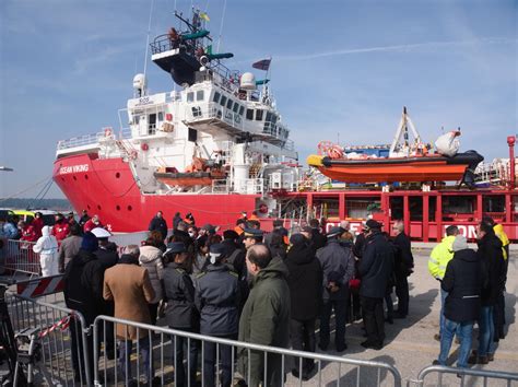 Ravenna Nuovo Sbarco Per Nave Ocean Viking Con A Bordo Migranti