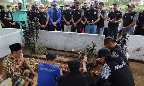 Jokowi Beri Santunan Rp Juta Ke Tiap Korban Tewas Tragedi Kanjuruhan