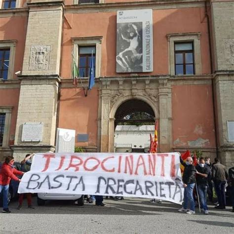 Tirocinanti Calabresi L Usb Convoca Un Assemblea Pubblica A Rende