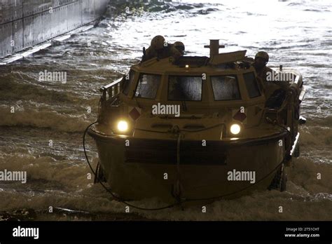Amphibious Cargo Vehicle Hi Res Stock Photography And Images Alamy