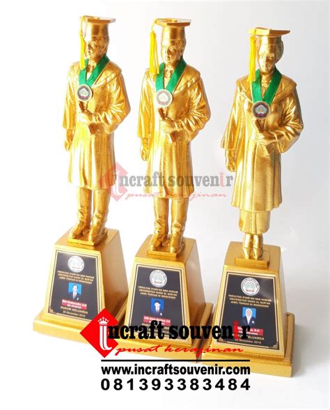 Plakat Souvenir Wisuda Incraft Souvenir