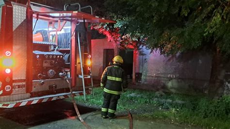 Principio De Incendio En Una Vivienda De Calle Y Av De Tomaso La