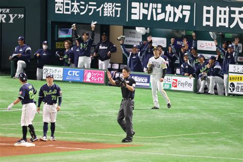 【ソフトバンク】和田毅が予定の3回持たず5安打3失点で降板 首をかしげるシーン目立つ プロ野球写真ニュース 日刊スポーツ