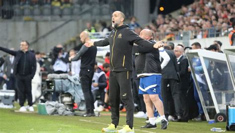 Ligue Om S Il A Des Cou Es Igor Tudor Tombe Sur L Arbitre