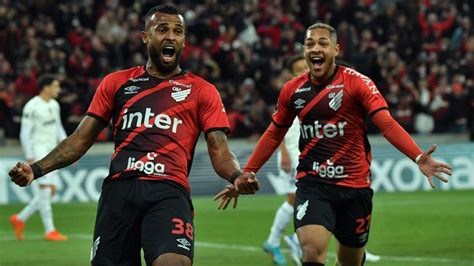 Herói Contra O Palmeiras Alex Santana Celebra Primeiro Gol Pelo Athletico Pr E Projeta Jogo De