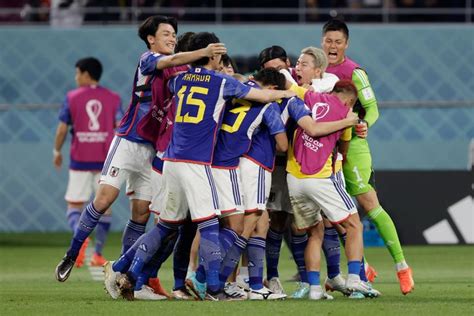 サッカー日本代表、決勝トーナメント進出。スペインにも歴史的勝利。2 1で「ドーハの歓喜」再び【ワールドカップ2022】 ハフポスト News