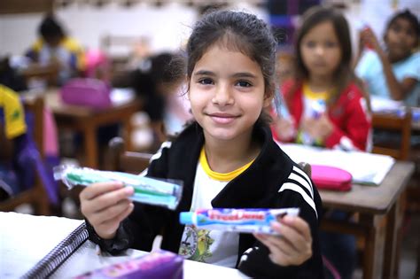 Educação entrega kits de saúde bucal para mais de 300 alunos Jornal A