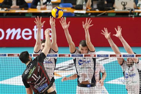 Il Cisterna Volley Parte Forte Ma Si Fa Rimontare Dalla Lube