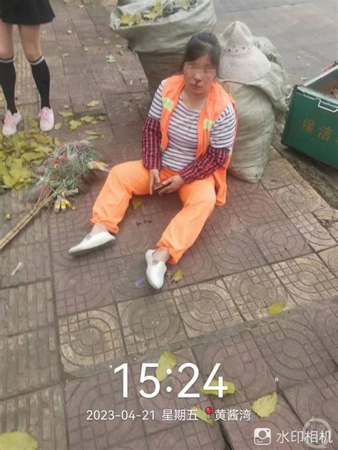 女环卫工偷1斤枇杷被拘4天后获释，警方多次组织双方调解未果 上游新闻 汇聚向上的力量