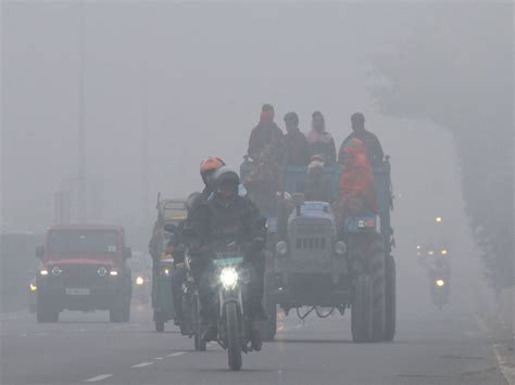 Dense Fog Ingulfs Parts Of North India Delhi Airport Issues Advisory For Flyers India News