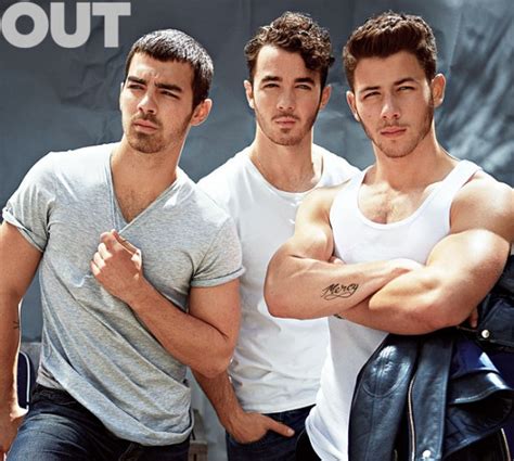 Les Jonas Brothers Sur Le Cover Du Magazine Out