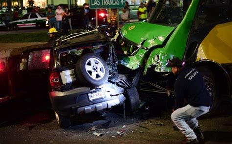 Carambola De Autos En L Zaro C Rdenas Deja Personas Lesionadas