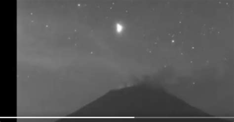 Video Captan enorme objeto luminoso sobre el Popocatépetl