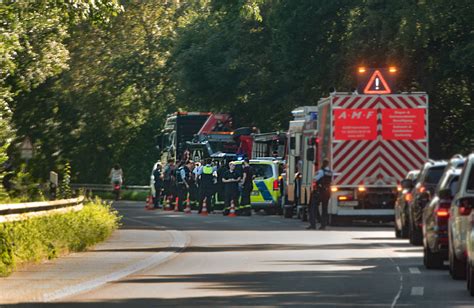 Rees Rheinbrücke nach Unfall stundenlang gesperrt