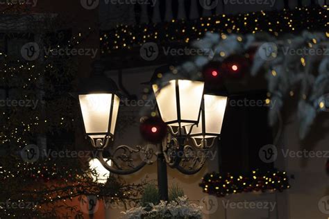 street christmas tree decorations and lights 18808805 Stock Photo at ...