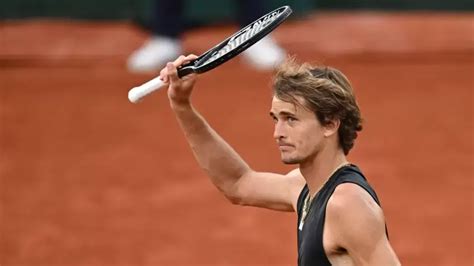 Alexander Zverev Pelotea Con El Tenista Más Viejo Del Mundo