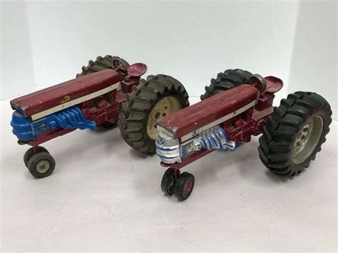2x Ertl Farmall Pulling Tractors Creamer Auction